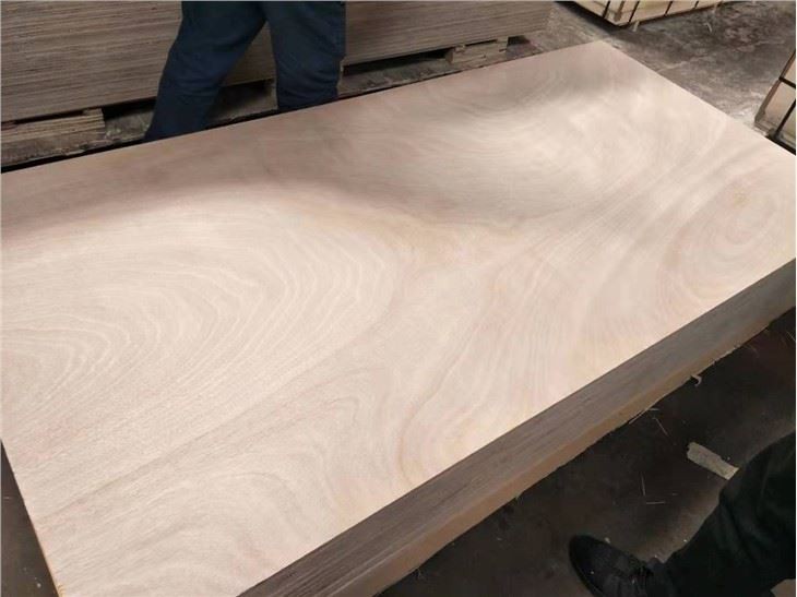 Bintangor Okoume Pine Pencil Cedar Sapale Commercial Plywood BB/CC